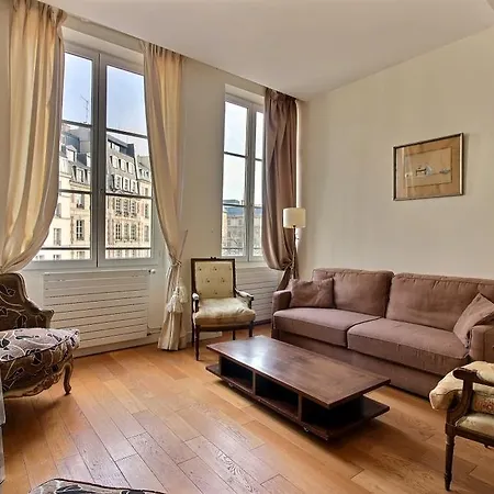 Place Dauphine - 4 Adults * Parigi